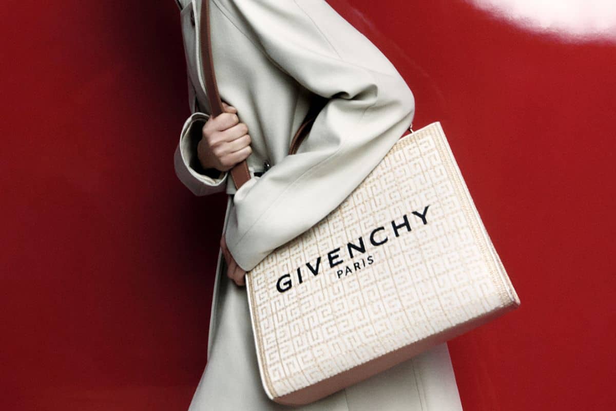 brand Givenchy, borsa in primo piano